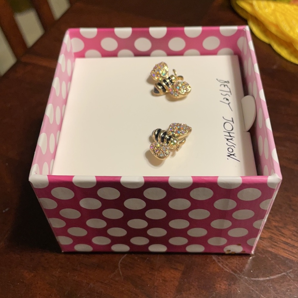 Betsey Johnson Bee Earrings *NEW* - Picture 2 of 6